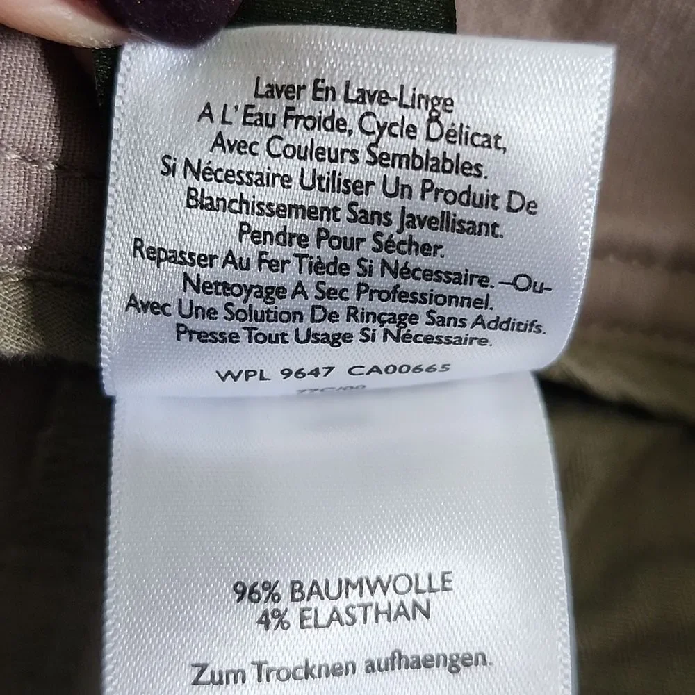 Eddie Bauer Blakely Fit, 96% cotton, wide leg, flat front chino khaki pants, 10S
